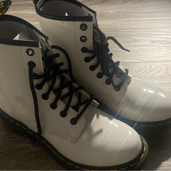 Dr Martin’s, 1460 bex smooth leather boots in women’s size 6 - Picture 2 of 4